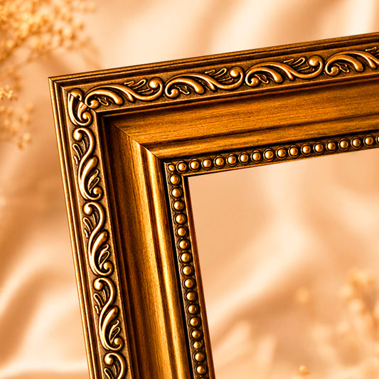 Goldener dekorativer Rahmen mit Ornament für Leinwandbilder