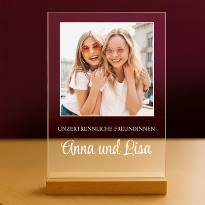 Unzertrennliche Freundinnen – personalisierter Glasdruck für eine Freundin
