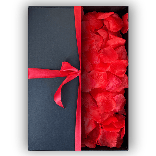 Premium Verpackung mit Rosenblättern gefüllt - Emmygift.de